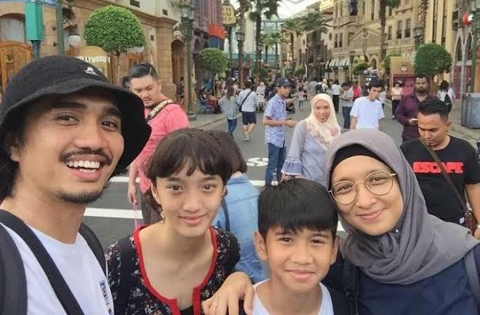 Unggah Foto Ulta Anaknya, Duta Shela On 7 Tuai Pujian : kayak kakak beradik